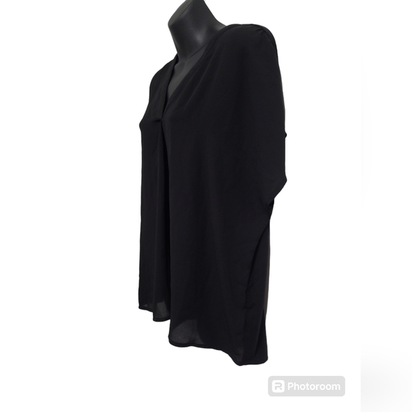 LAST CHANCE - Black V-Neck Sleeveless Rayon Blend Blouse Size 1X - Picture 2 of 10